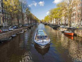 best time to travel to amsterdam