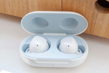 best travel headphones